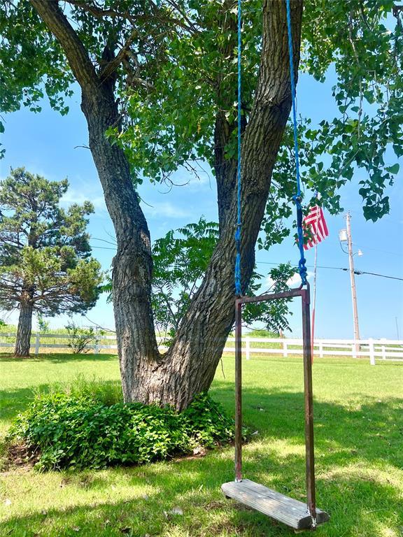416 E Quail Rd, Chickasha, OK 73018 - view of yard