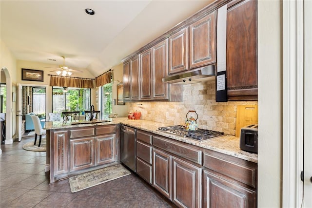 3201 Pinehurst Dr, Norman, OK 73072 - kitchen with stainless steel appliances, under cabinet range hood, decorative backsplash, ceiling fan, and a peninsula