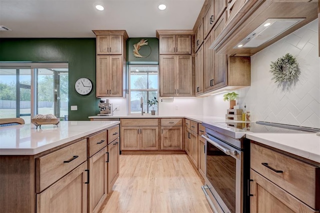 612 E Coffee Creek Rd, Edmond, OK 73034 - kitchen featuring stainless steel electric range, a sink, plenty of natural light, light wood-style flooring, and recessed lighting