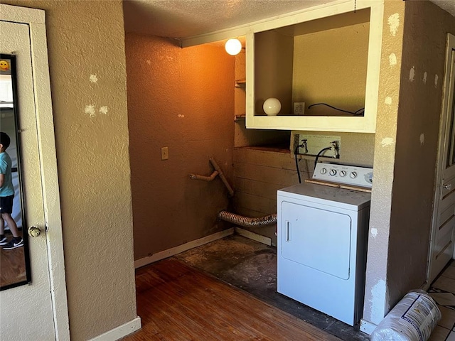 305 N Reimer St, Corn, OK 73024 - laundry room featuring washer / clothes dryer, hardwood / wood-style floors, baseboards, a textured wall, and a textured ceiling