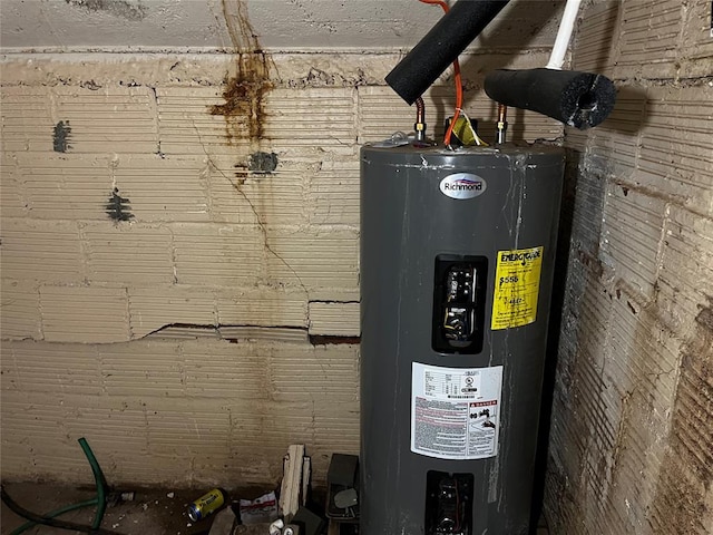 305 N Reimer St, Corn, OK 73024 - utilities featuring electric water heater