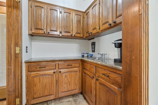 4113 Old Farm Rd, Oklahoma City, OK 73120 - kitchen featuring brown cabinetry