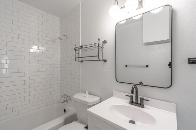 508 S Morrison Ave, El Reno, OK 73036 - full bath with toilet, vanity, and shower / bath combination
