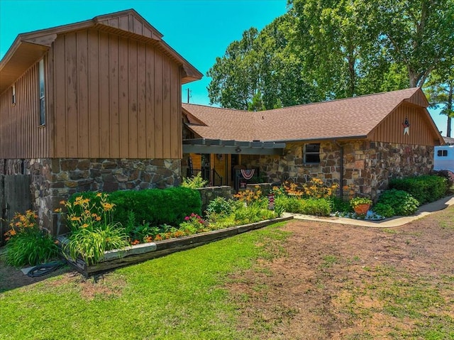 308 W Chickasaw Ave, Washington, OK 73093 - view of front facade with stone siding, a front yard, and a shingled roof