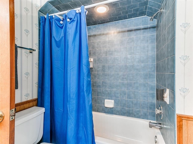 17612 Durbin Park Rd, Edmond, OK 73012 - full bath featuring toilet and shower / tub combo with curtain