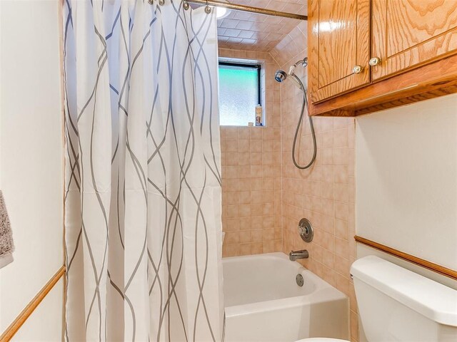 17612 Durbin Park Rd, Edmond, OK 73012 - full bathroom featuring shower / bath combo and toilet