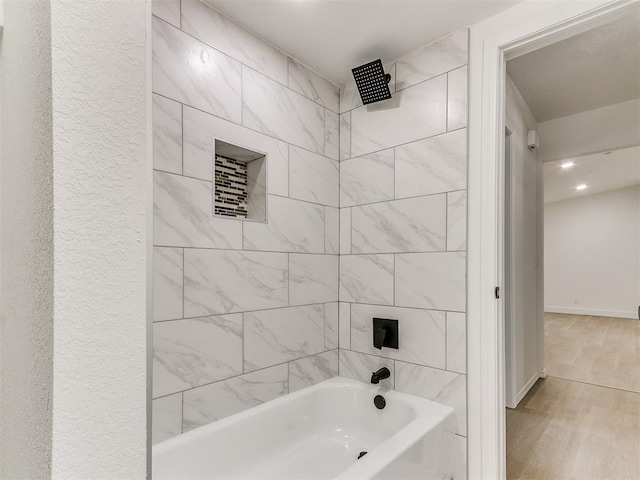 1033 Linn Ln, Yukon, OK 73099 - full bathroom featuring wood finished floors, shower / bath combination, recessed lighting, and baseboards