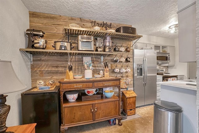 1301 Canterbury Blvd, Altus, OK 73521 - bar area featuring appliances with stainless steel finishes and a textured ceiling
