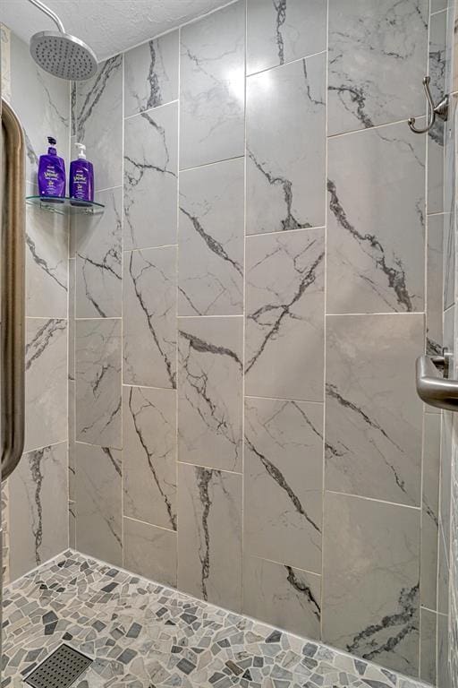 1301 Canterbury Blvd, Altus, OK 73521 - bathroom with a tile shower