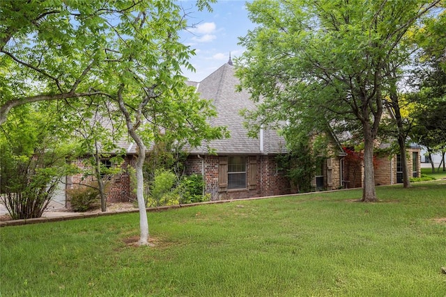6373 Stone Valley Dr, Edmond, OK 73034 - view of front of property featuring roof with shingles, a front lawn, and brick siding