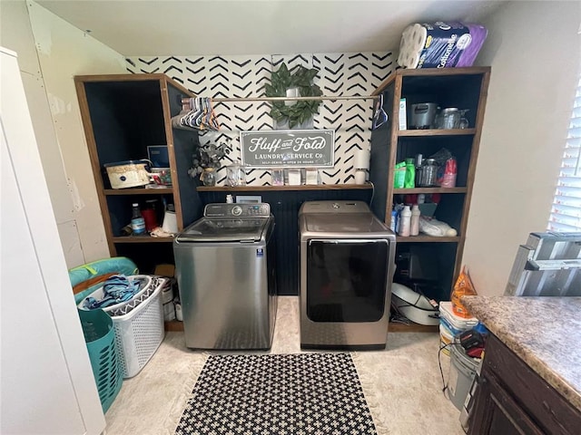 513 E Monroe St, Maud, OK 74854 - laundry area with washer and clothes dryer