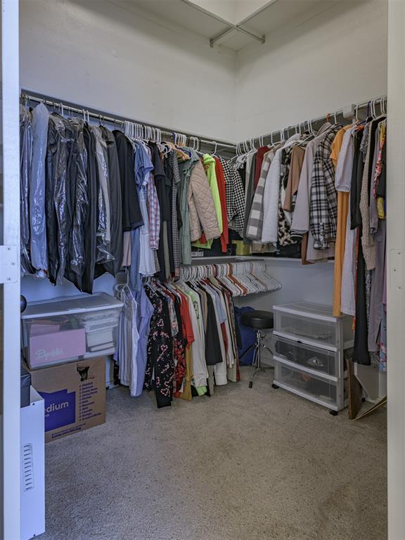 421 Meadow Run Ct, Yukon, OK 73099 - view of walk in closet
