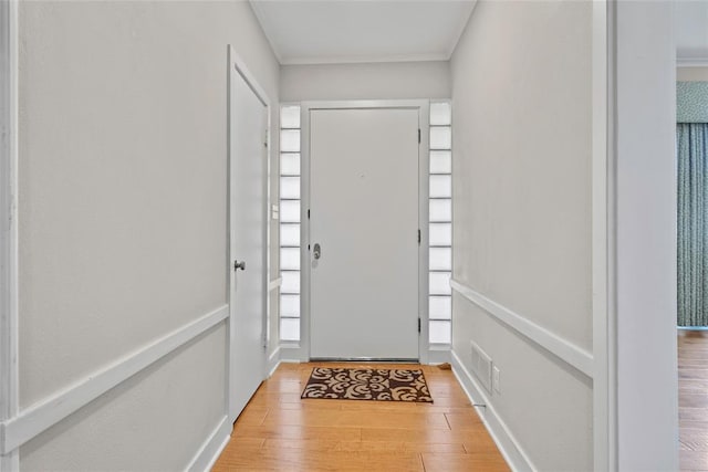 1616 SW 6th Ave, Ardmore, OK 73401 - entrance foyer featuring hardwood / wood-style flooring and baseboards