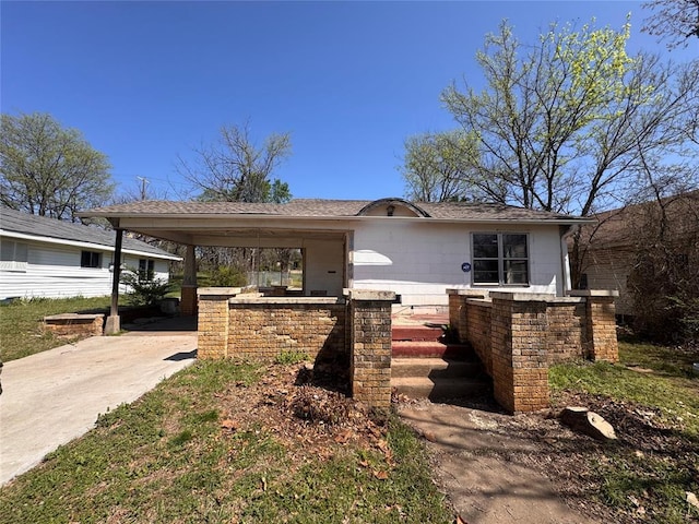 424 Jefferson St, Seminole, OK 74868 - view of front of home with a carport, concrete driveway, and a shingled roof