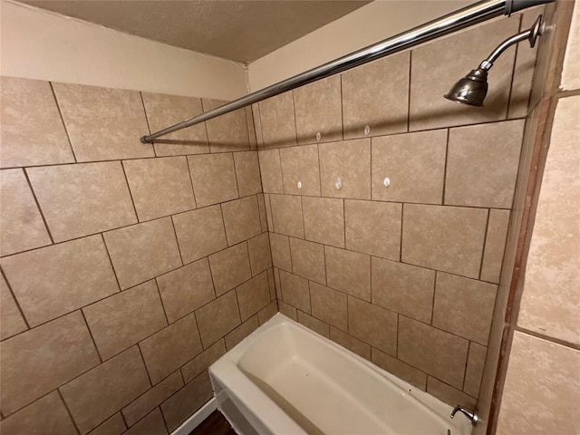 424 Jefferson St, Seminole, OK 74868 - full bath with shower / washtub combination