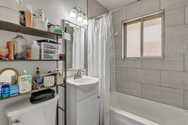 912 SW 4th Pl, Moore, OK 73160 - bathroom featuring toilet, vanity, and shower / bathtub combination with curtain