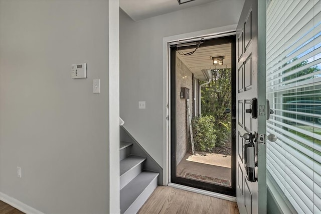 615 Ridgecrest Rd, Edmond, OK 73013 - entrance foyer featuring wood finished floors and baseboards