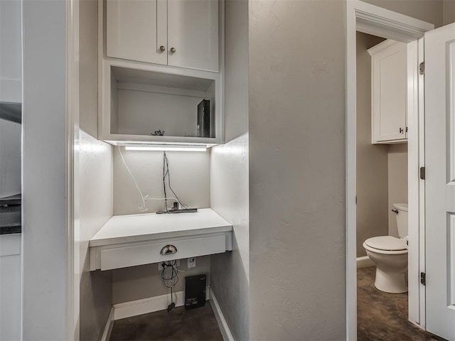 5021 SE 12th Ave, Washington, OK 73093 - bathroom with toilet and baseboards