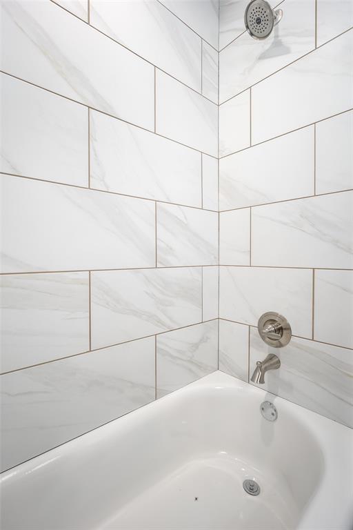 14128 Hamlet Way, Piedmont, OK 73078 - full bath featuring shower / tub combination
