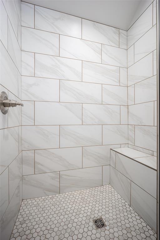 14128 Hamlet Way, Piedmont, OK 73078 - bathroom with tiled shower