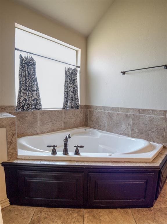 866 County St Unit 2922, Tuttle, OK 73089 - full bathroom with a garden tub and vaulted ceiling