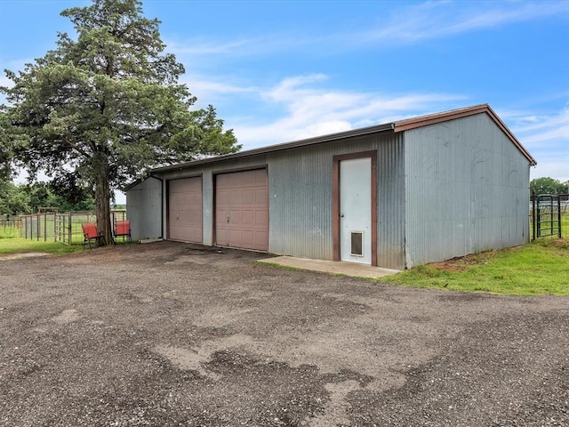 34207 Clearpond Rd, Shawnee, OK 74801 - view of detached garage