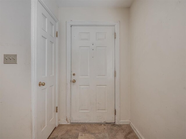 2604 Jeannes Trl, Edmond, OK 73012 - entryway with baseboards