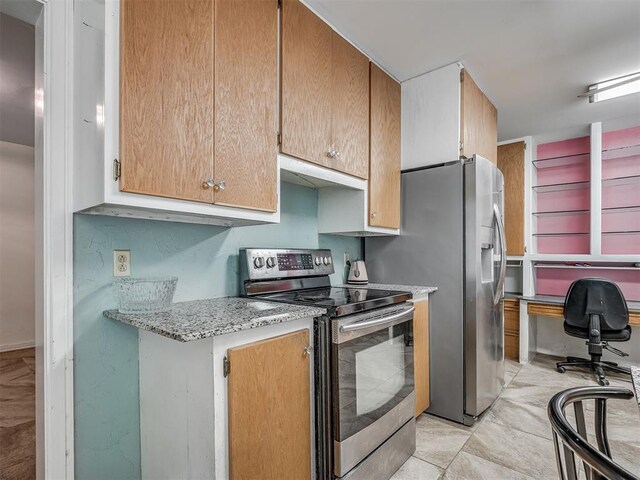 2604 Jeannes Trl, Edmond, OK 73012 - kitchen with appliances with stainless steel finishes and a desk