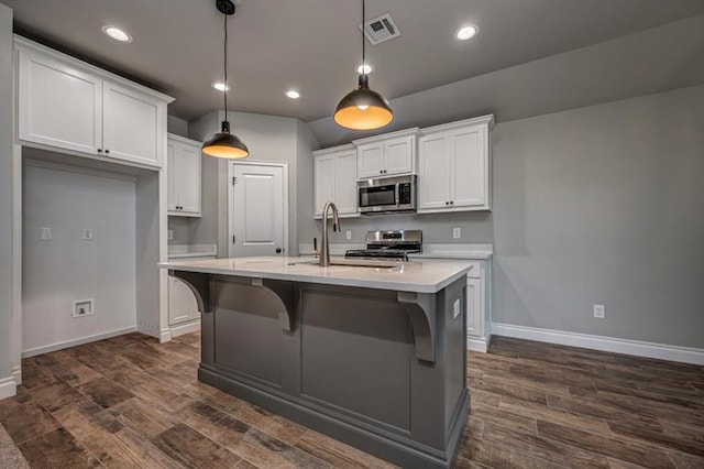 2000 W Flintlock Way, Mustang, OK 73065 - kitchen featuring appliances with stainless steel finishes, baseboards, dark wood-style floors, white cabinets, and recessed lighting