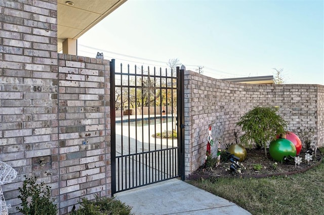 571 S Fretz Ave, Edmond, OK 73003 - view of gate