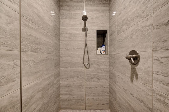 571 S Fretz Ave, Edmond, OK 73003 - bathroom featuring tiled shower