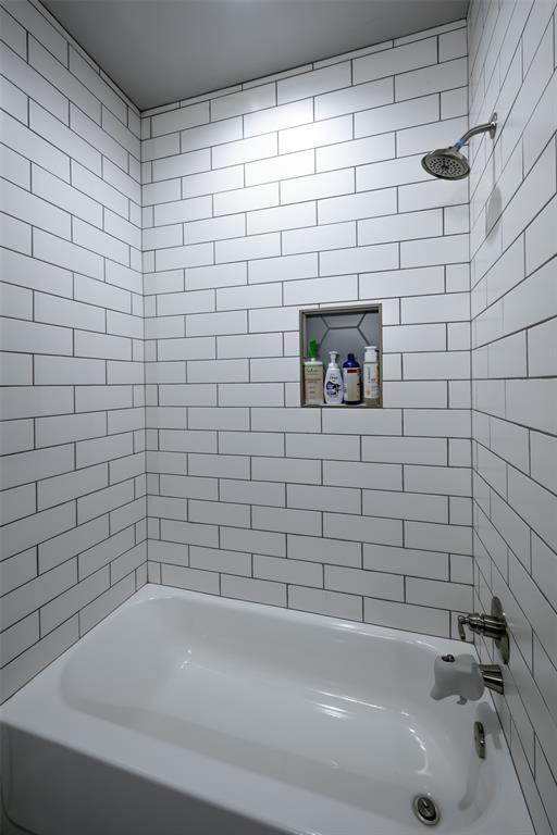 8725 NW Kensington Pl, Lawton, OK 73505 - full bath with shower / bath combination