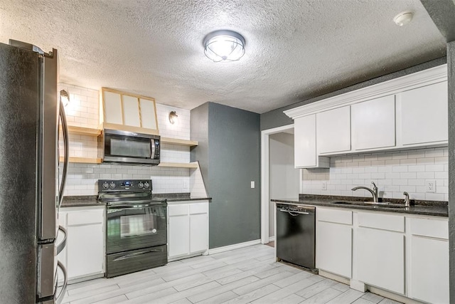 816 Woodbury Dr, Edmond, OK 73034 - kitchen featuring black appliances, open shelves, backsplash, dark countertops, and a textured ceiling