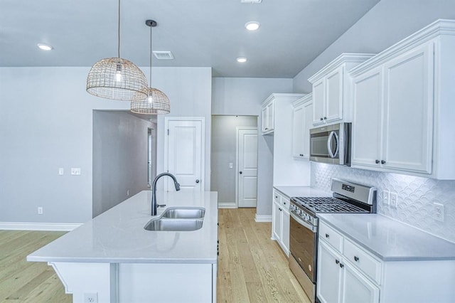 3232 Pagoda Pead Dr, Yukon, OK 73099 - kitchen with stainless steel appliances, light wood-type flooring, white cabinetry, tasteful backsplash, and recessed lighting