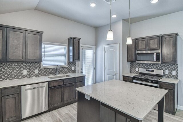 11100 NW 131st St, Yukon, OK 73099 - kitchen featuring appliances with stainless steel finishes, a sink, light wood-type flooring, backsplash, and recessed lighting