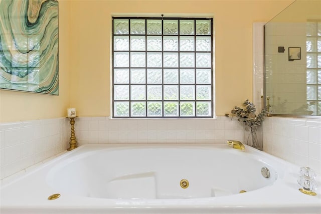 4001 Innsbrook Ct, Norman, OK 73072 - full bath with a whirlpool tub