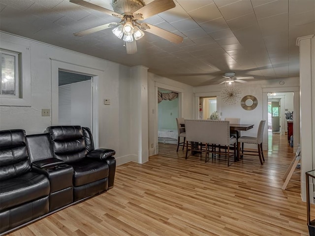 934 N Beard Ave, Shawnee, OK 74801 - living area with ceiling fan and light wood finished floors