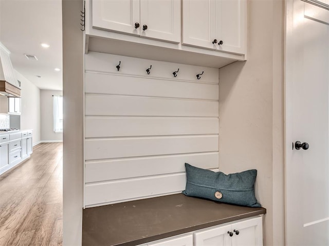 915 Kings Canyon Rd, Norman, OK 73071 - mudroom featuring light wood-style flooring, recessed lighting, and baseboards