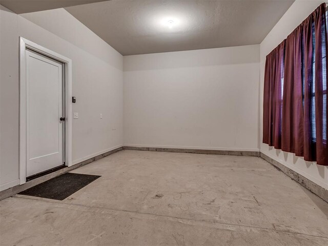 915 Kings Canyon Rd, Norman, OK 73071 - unfurnished room featuring unfinished concrete floors and baseboards