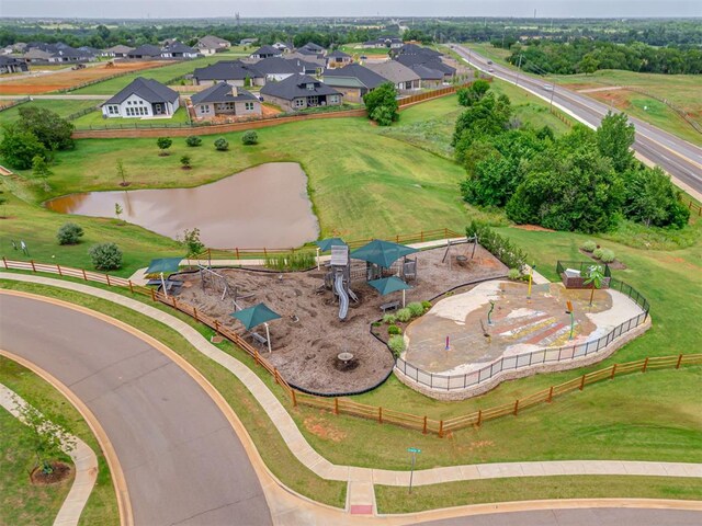 915 Kings Canyon Rd, Norman, OK 73071 - aerial view of property and surrounding area with a nearby body of water and nearby suburban area