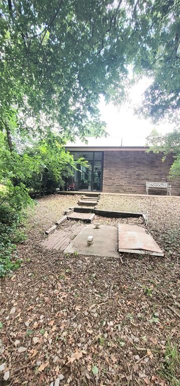 319 W Cedar Ln, Minco, OK 73059 - view of yard