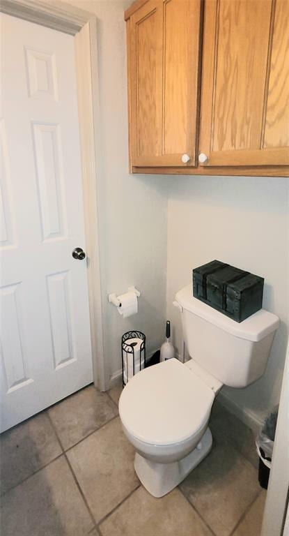 319 W Cedar Ln, Minco, OK 73059 - bathroom with tile patterned floors, toilet, and baseboards