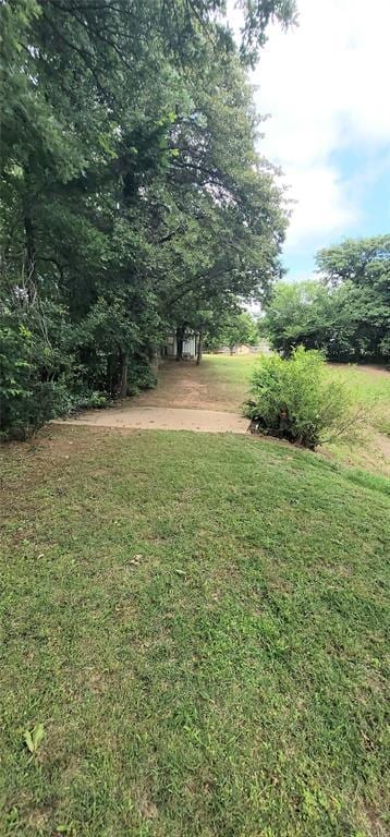 319 W Cedar Ln, Minco, OK 73059 - view of grassy yard