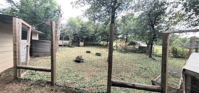 319 W Cedar Ln, Minco, OK 73059 - view of yard