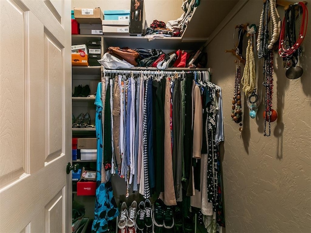 913 E Harrison Ave, Guthrie, OK 73044 - view of spacious closet
