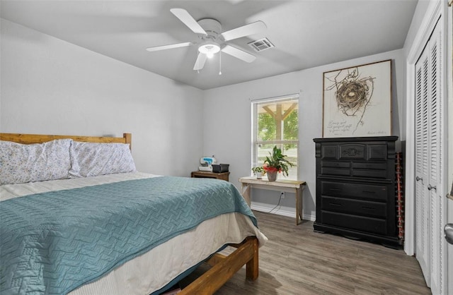 109 W 6th St, Amber, OK 73004 - bedroom featuring wood finished floors, a closet, a ceiling fan, and baseboards