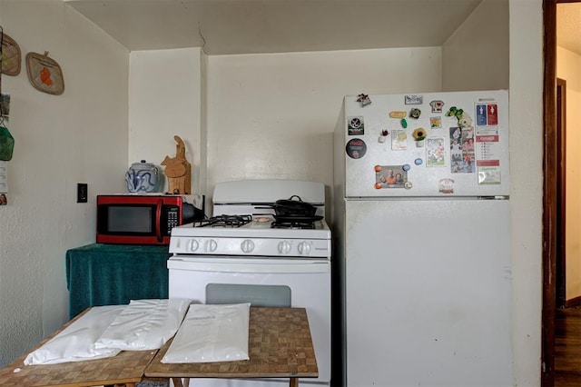 407 S Norman Ave, Moore, OK 73160 - kitchen with white appliances