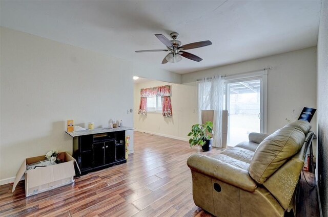 601 Oak Creek Dr, Yukon, OK 73099 - living area featuring ceiling fan, light wood finished floors, and baseboards