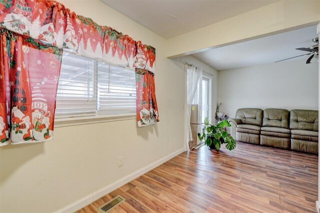 601 Oak Creek Dr, Yukon, OK 73099 - living room featuring wood finished floors, baseboards, and a ceiling fan