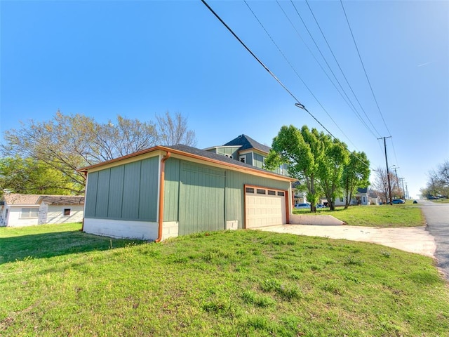 801 N Ash St, Guthrie, OK 73044 - garage featuring concrete driveway